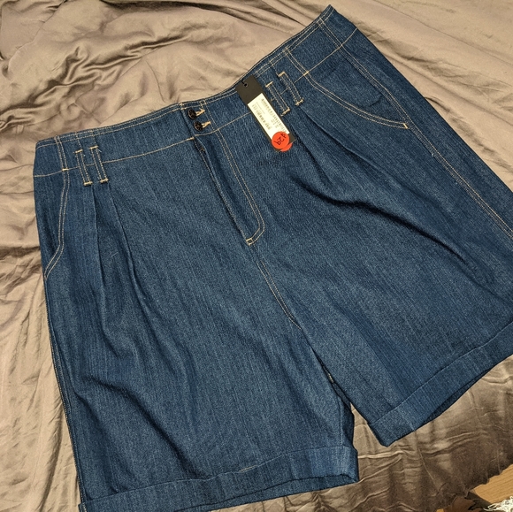 High waist shorts - Picture 2 of 2